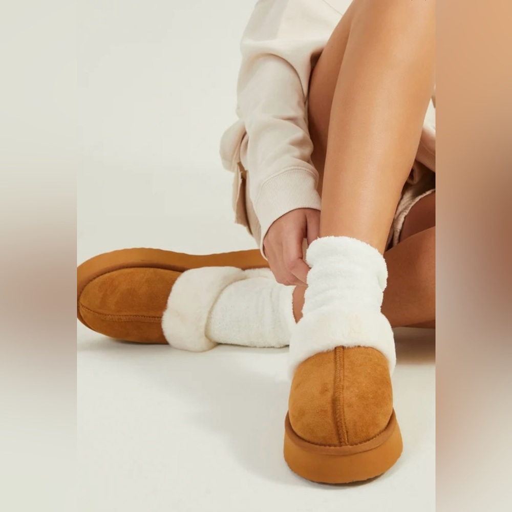 NWT Altar’d State Cozy Band Platform Slippers Tan Size